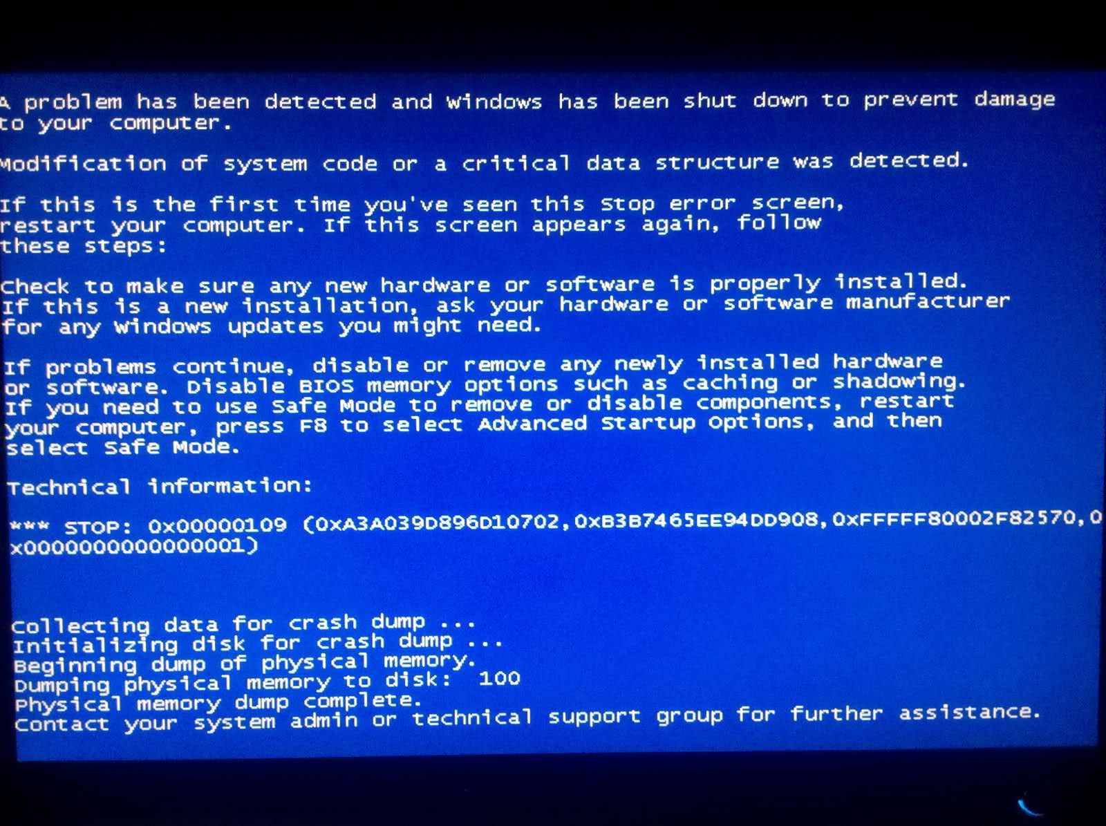 Kai kurie „Windows“ naudotojai pranešė apie šią klaidą, kuri paprastai atsiranda ekrane sistemos inicijavimo metu: