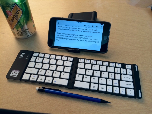 iWerkz Universal Foldable Bluetooth Keyboard (35 $)