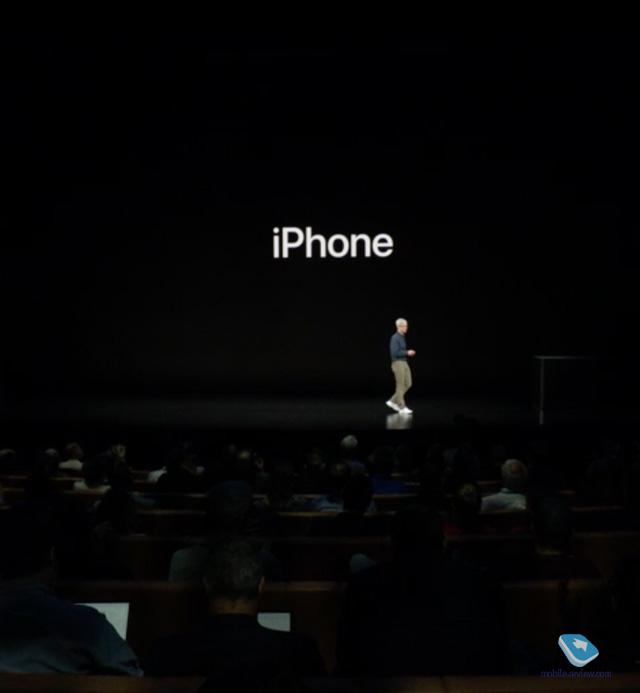 Після презентації годин Тім Кук сказав, що прийшов час поговорити про iPhone, так як це не тільки найкращий телефон, але і взагалі телефон номер 1 в світі (як годинник, але тільки телефон)