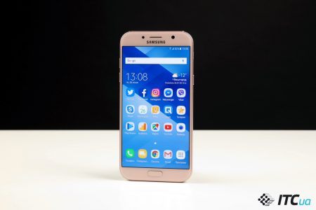 У минулому році компанія Samsung представила оновлену «А-серію», що отримала приставку 2016, щоб відокремити її від попередніх моделей