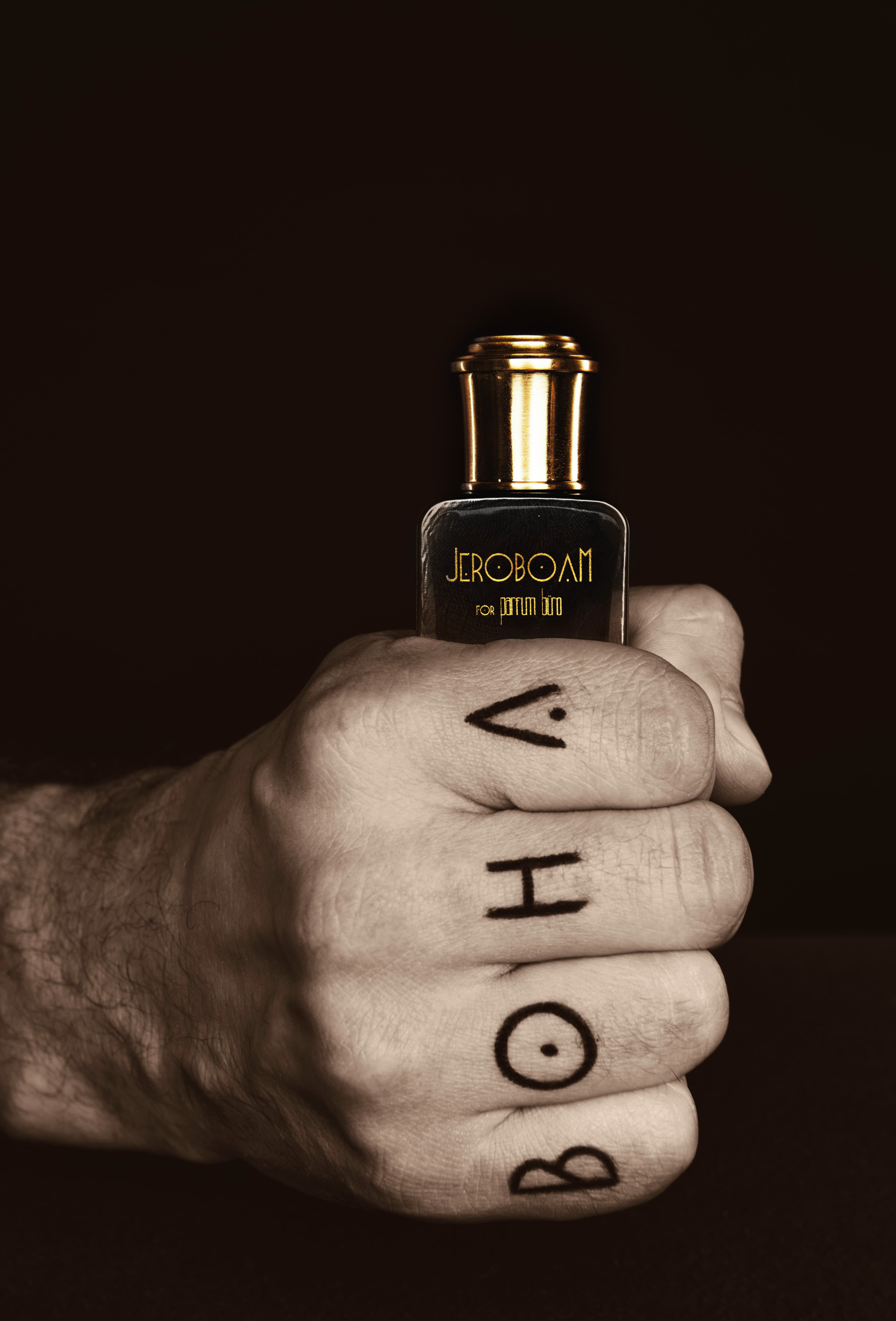 Parfum büro спільно з парфумерним будинком Jeroboam представили нішевий аромат ВОНА, який став першим в світі ароматом, створеним спеціально для української жінки
